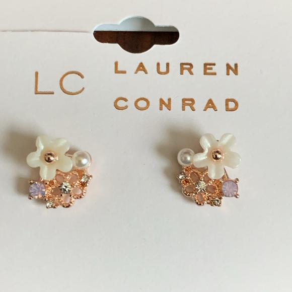 NWT Lauren Conrad rose gold tone flower earrings - Picture 2 of 3